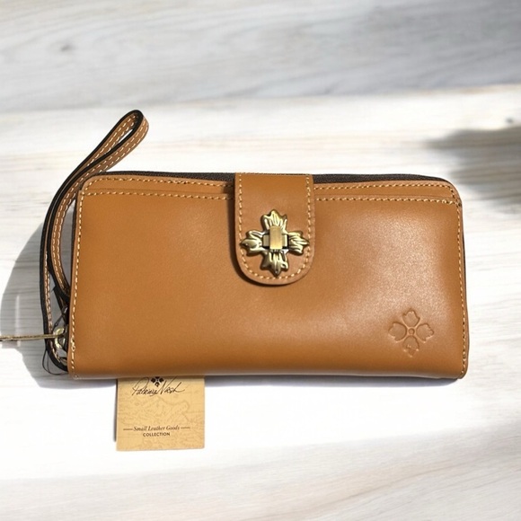 Patricia Nash Handbags - Patricia Nash Leather Edeline Wristlet Wallet